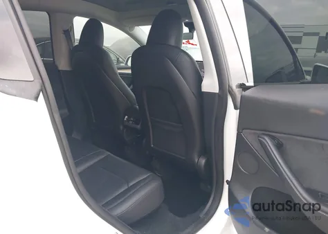 2022 Tesla Model Y Long Range Dual Motor All-Wheel Drive z USA, uszkodzony, nr VIN 7SAYGDEE8NA014232